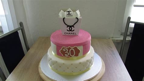 Chanel Torte zum 30. Geburtstag 2stöckig Fondant 